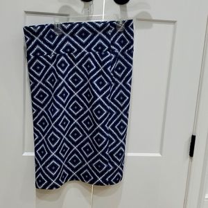 EUC LuLaRoe size Medium Cassie pencil skirt. Navy and White diamond print